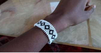 Ladies Beaded Maasai Bracelet Image 10
